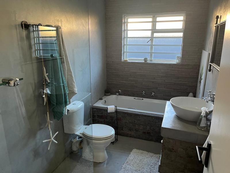 To Let 3 Bedroom Property for Rent in Uitzicht Western Cape